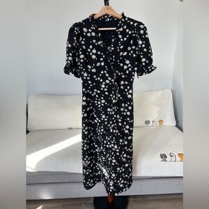 NWOT SRKBOUTIQUE Black Daisy Print Midi Dress, Lined, Puff Sleeves – Size M